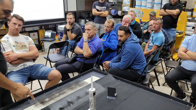 Szkolenie w Białymstoku jest prowadzone przez Pana Piotra dla dystrybutora - Hydroflex. Montaż membrany EPDM 