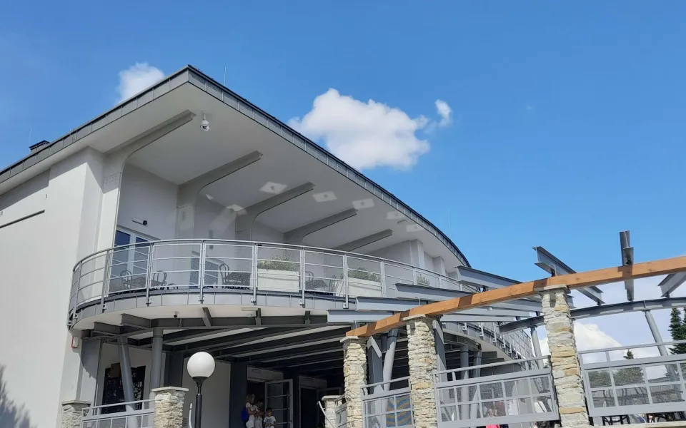 Realizacja Renoplast system Basic W30 taras wentylowany łukowy