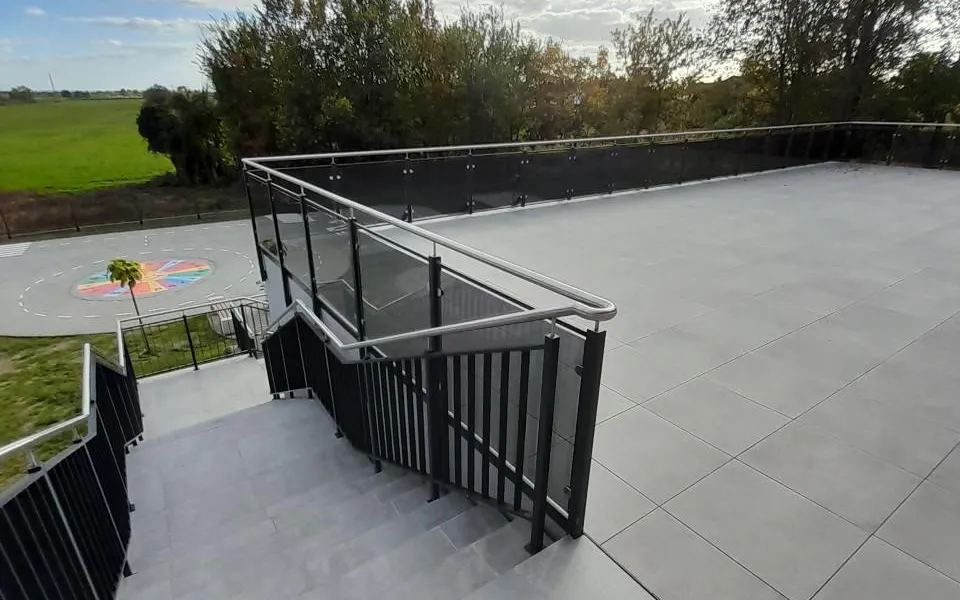 Realizacja Renoplast system PRO W35 z rynną R50 taras wentylowany