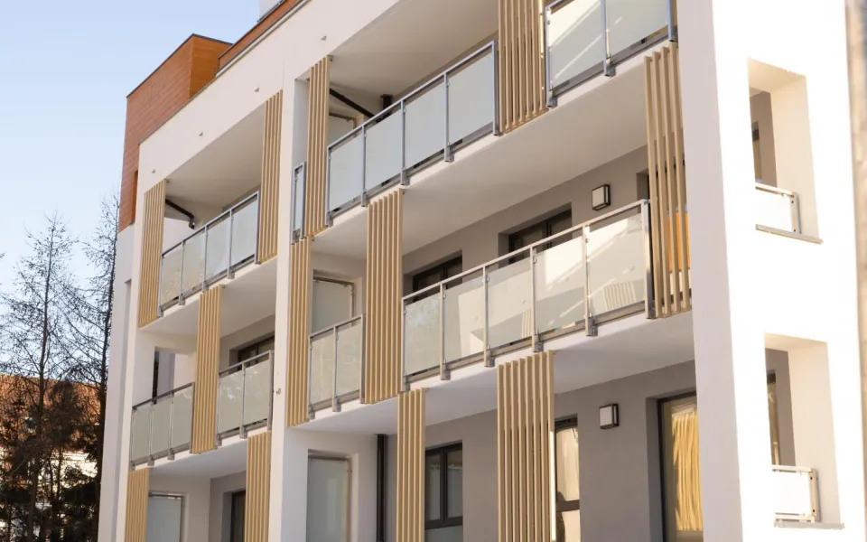 Realizacja Renoplast system PRO W35 balkony z posadzką ceramiczną