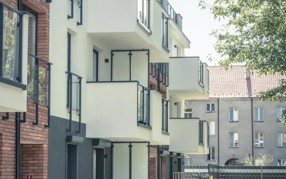 Realizacja system Renoplast Basic W30 na balkonach