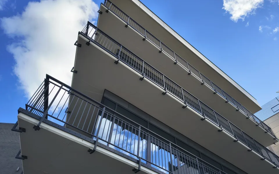Renoplast system Basic W30 Galeria Rzeszów część biurowa balkon widok z parteru